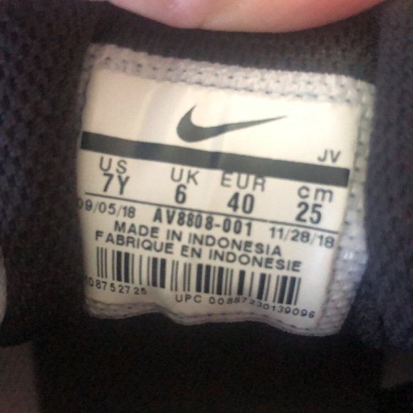 Like new Nike running shoes - Picture 4 of 4
